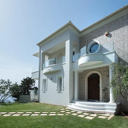 Lioriza Villa *
